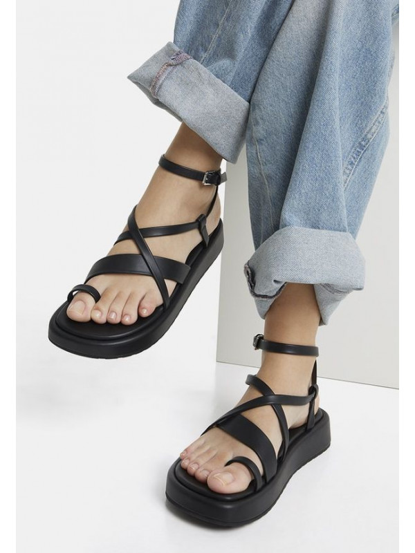 Босоножки на платформе Bershka, черный